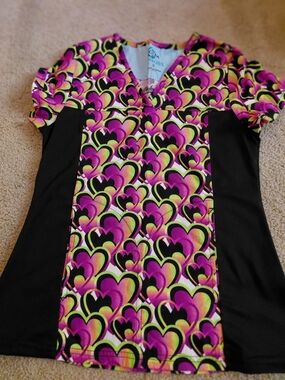 Heart-Print V-Neck Scrub Top - Purple, Yellow & Black